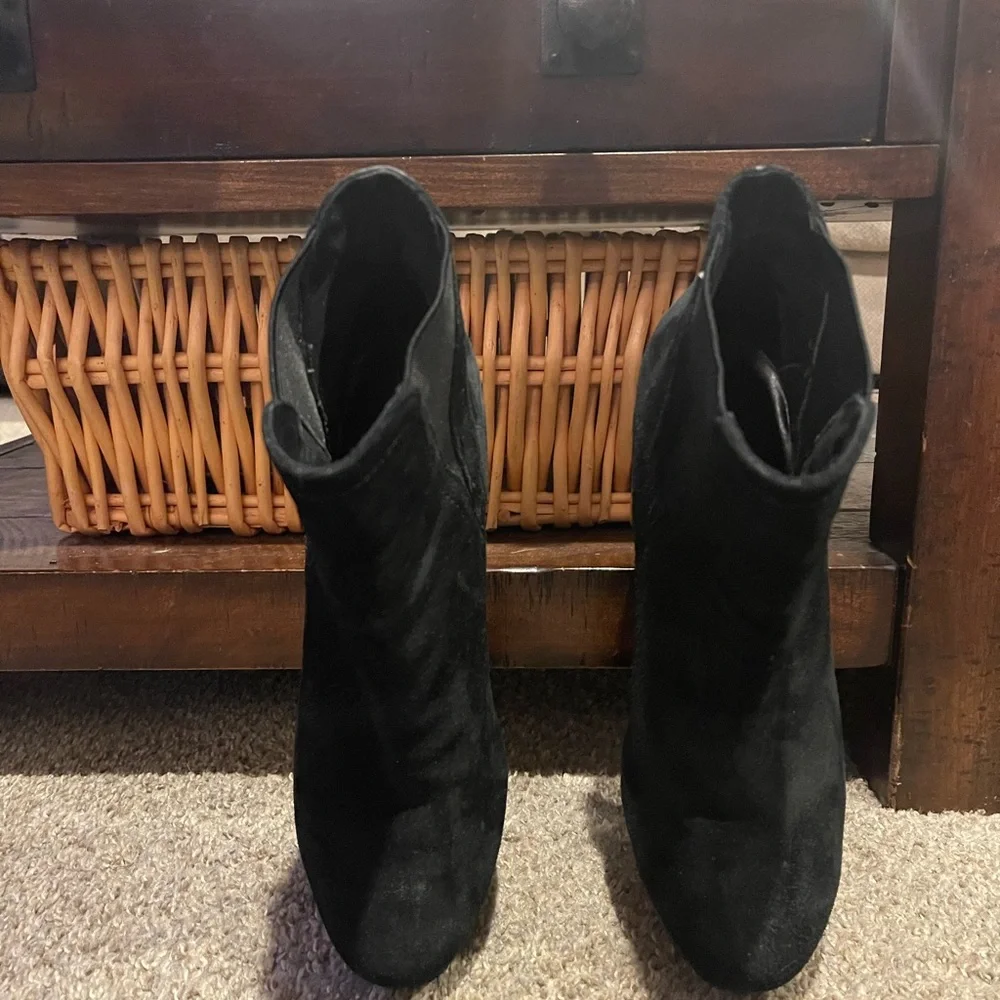 Jildor Booties - Picture 2 of 5